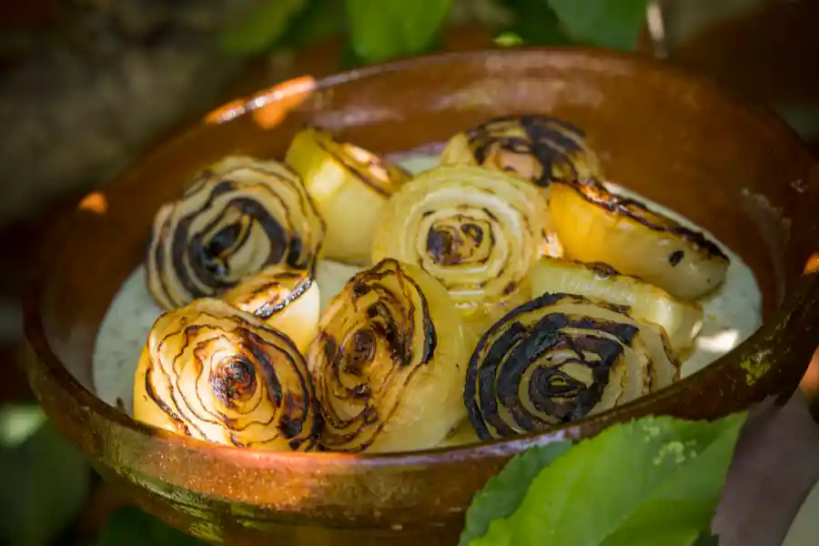 Grillede løg med za'atar