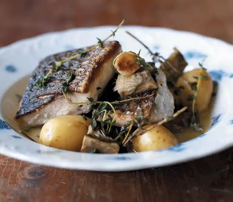 Braiseret multe med timian og nye kartofler