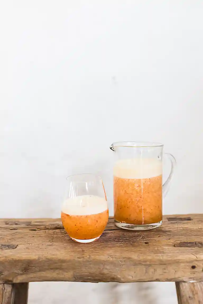 Fersken med gurkemeje og chili