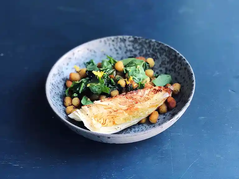 Gnocchetti med spidskål, spinat og basilikum