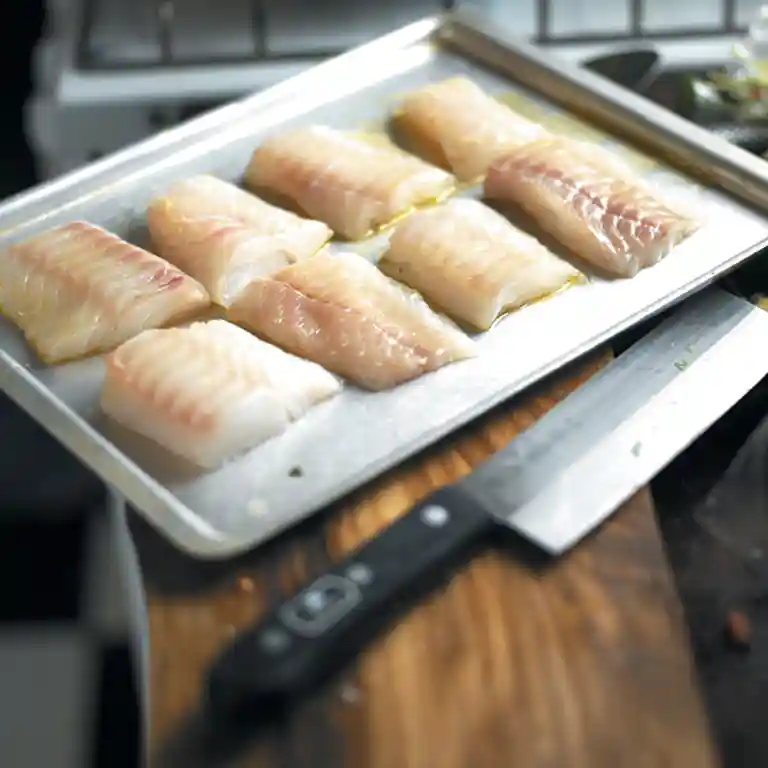 Hellefiskefilet på grøntsager