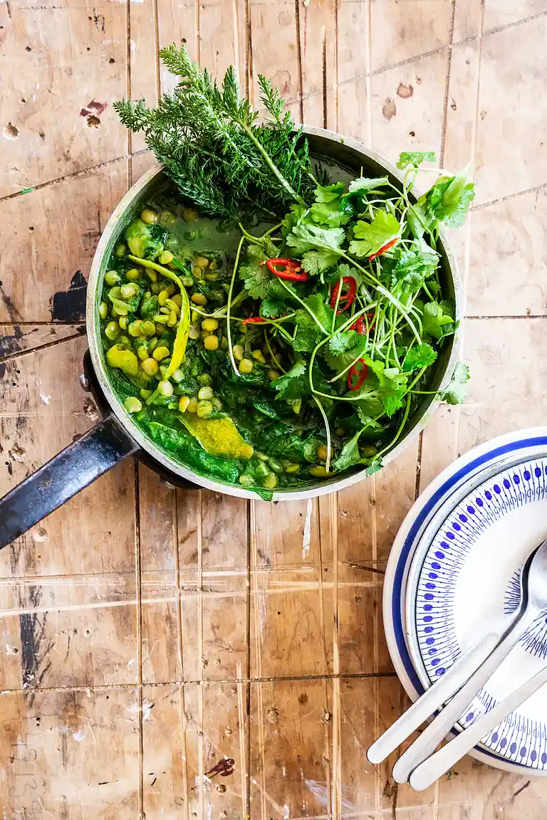 Nordisk sommerdahl – Vegetarisk dahl med nordiske ingredienser