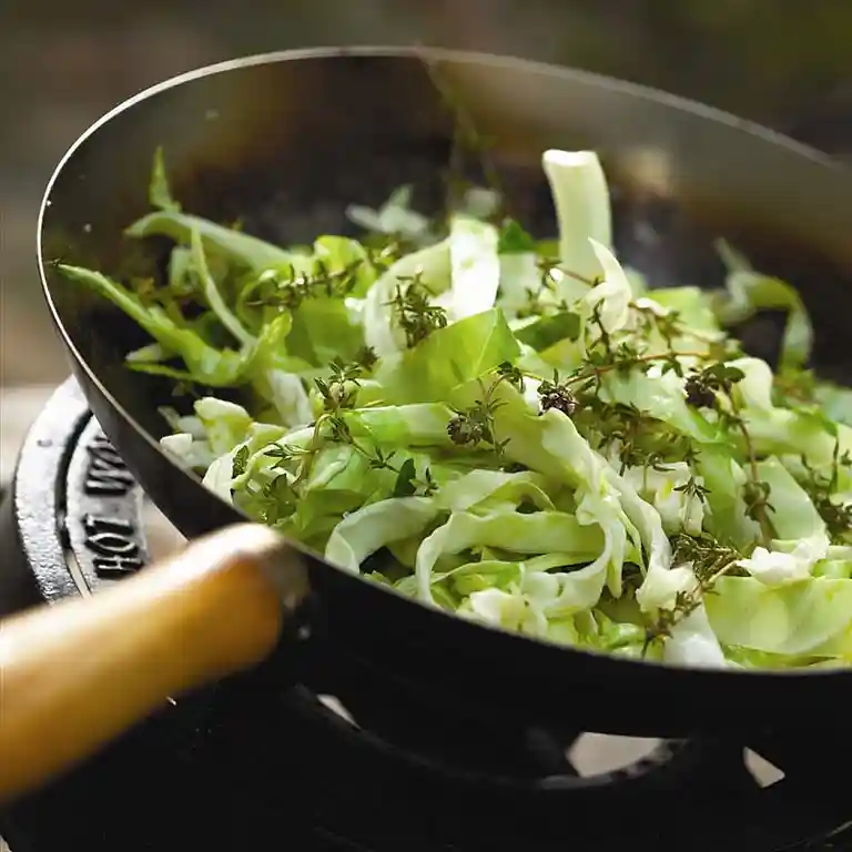 Kål med lime och timjan