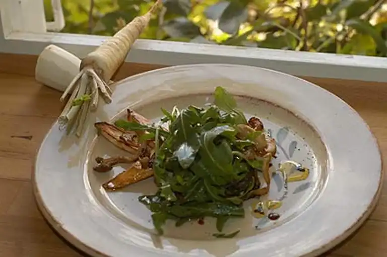 Persiljerötter med rucola och svamp